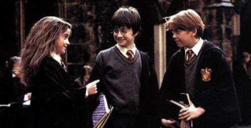Harry Potter et ses amis Ron Weasley et Hermione Granger à l'école de sorcellerie Poudlard